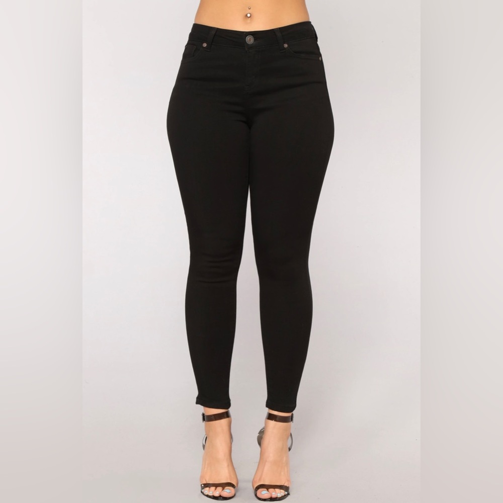 Fashion Nova (ENJEAN) Mid Rise Black Skinny Jeans